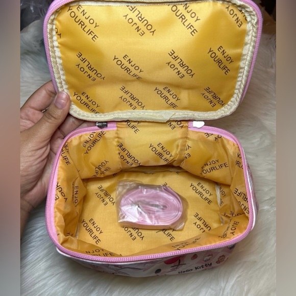 New Hello Kitty Makeup/storage Bag - Picture 4 of 4